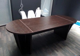 Полукруглый стол для переговоров